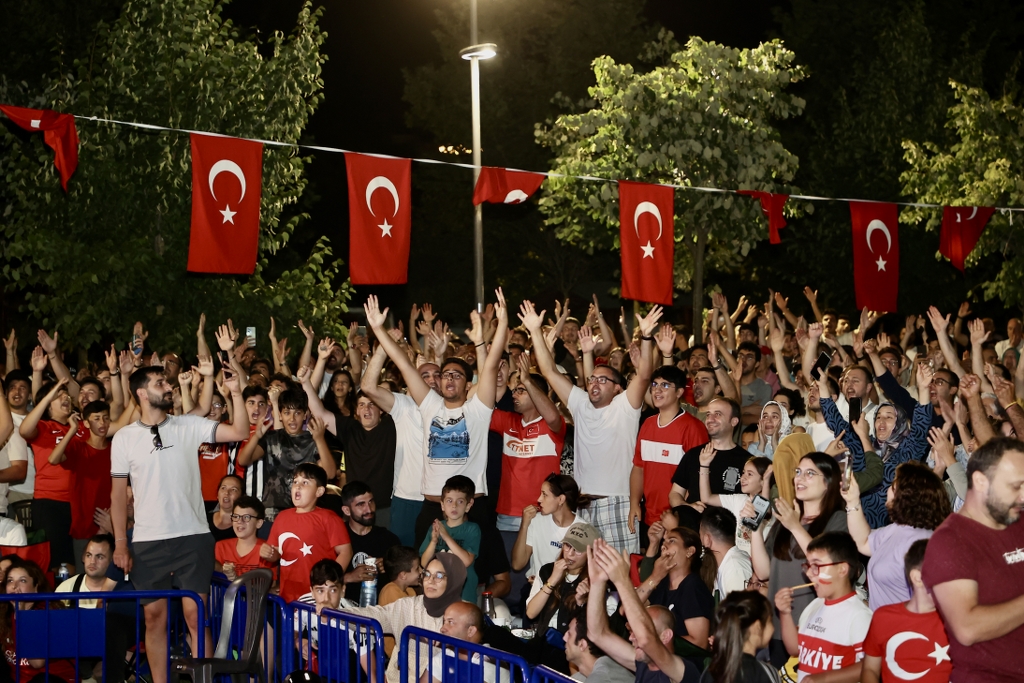Beykoz’da Milli Coşku Sahile Taştı